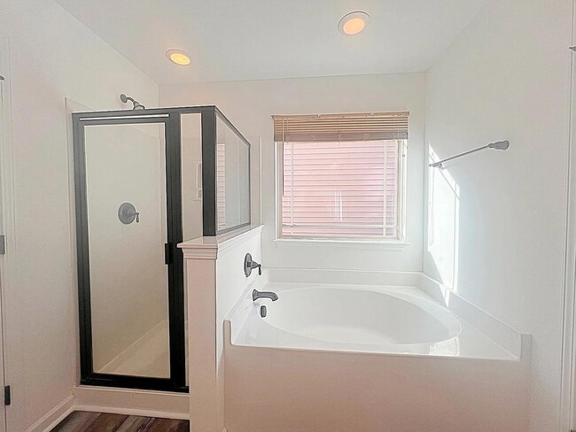 Building Photo - 301 Riverdale Rd