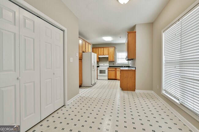 Building Photo - 12241 Crestwood Ct