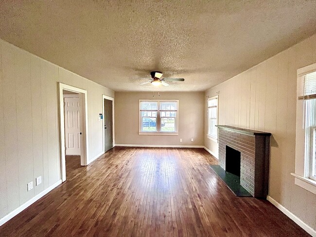 Building Photo - 2104 20th St