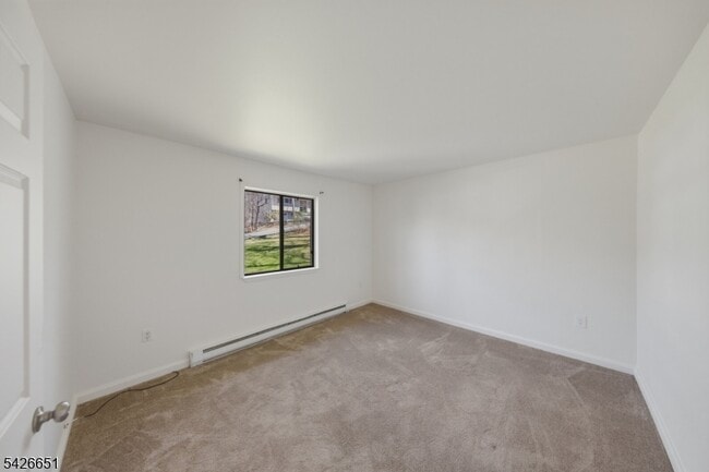 Building Photo - 15 Karen Rd