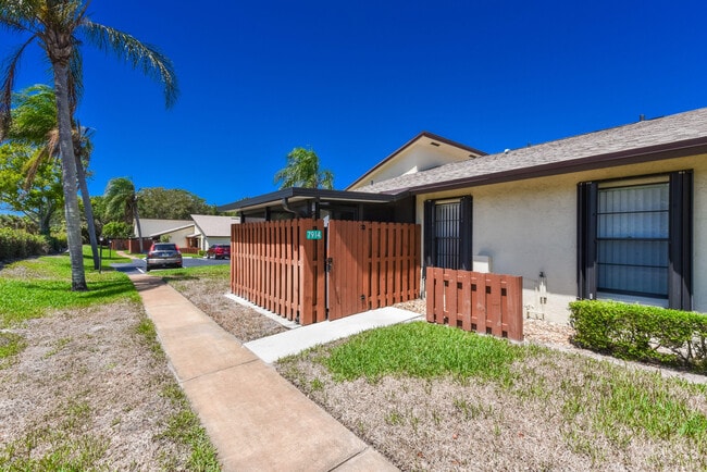 Building Photo - 7914 SE Villa Cir
