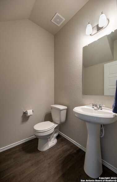 Building Photo - 1609 Ranch House