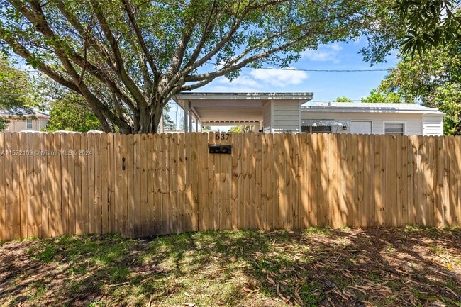 Building Photo - 637 37th St