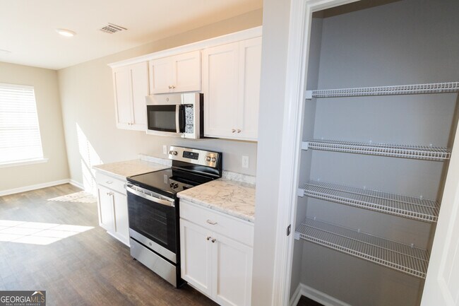 Building Photo - 208 Evans Ter