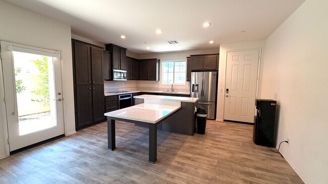 Building Photo - 5474 Starlight Pl