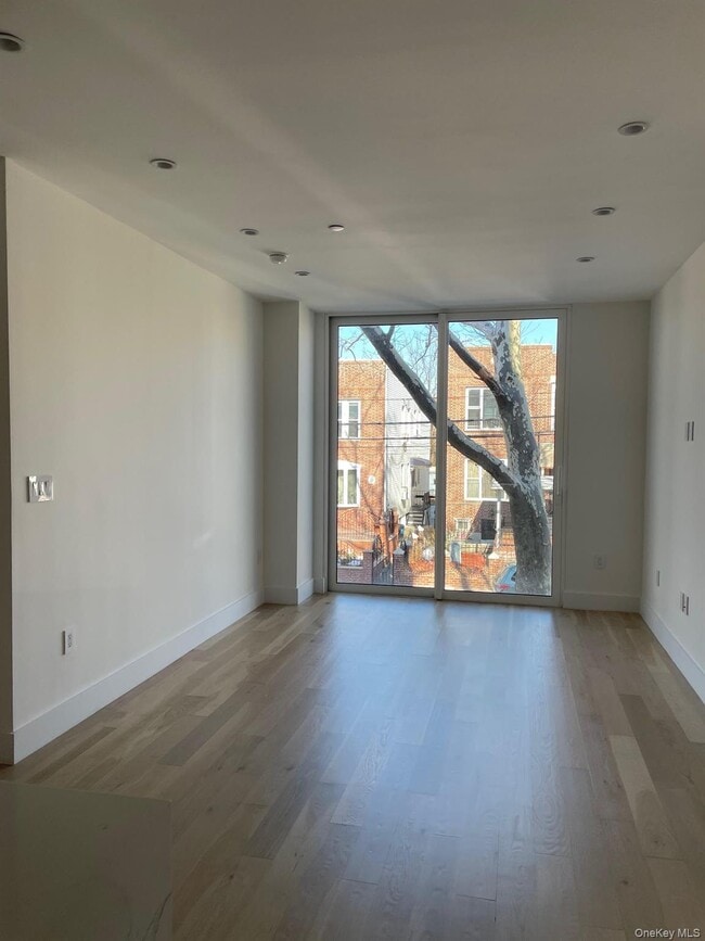 Building Photo - 19-14 21st Rd