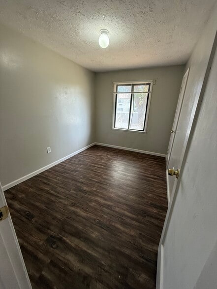 Building Photo - 690 Holbrook Drive