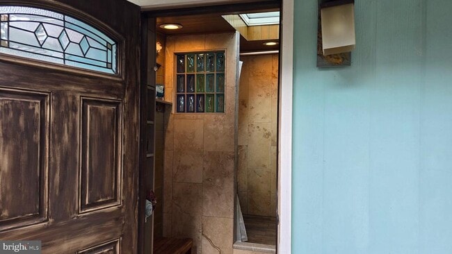 Building Photo - 36 Shore Dr