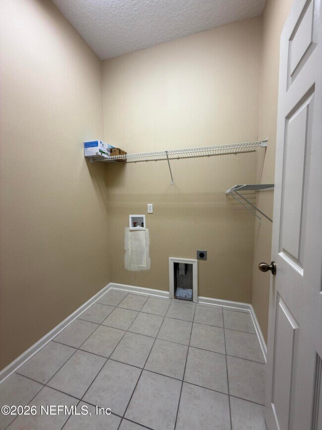 Building Photo - 2472 Willowbend Dr