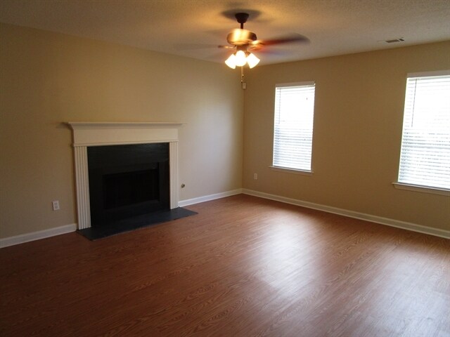 Building Photo - 204 Carrie Dr