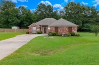 Building Photo - 133 Lone Oak Dr