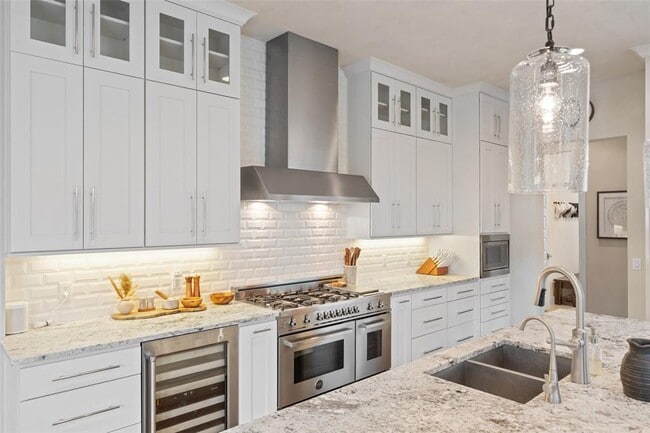 Building Photo - 1002 Meriden Ln