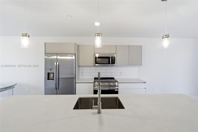 Building Photo - 2505 NE 193rd St