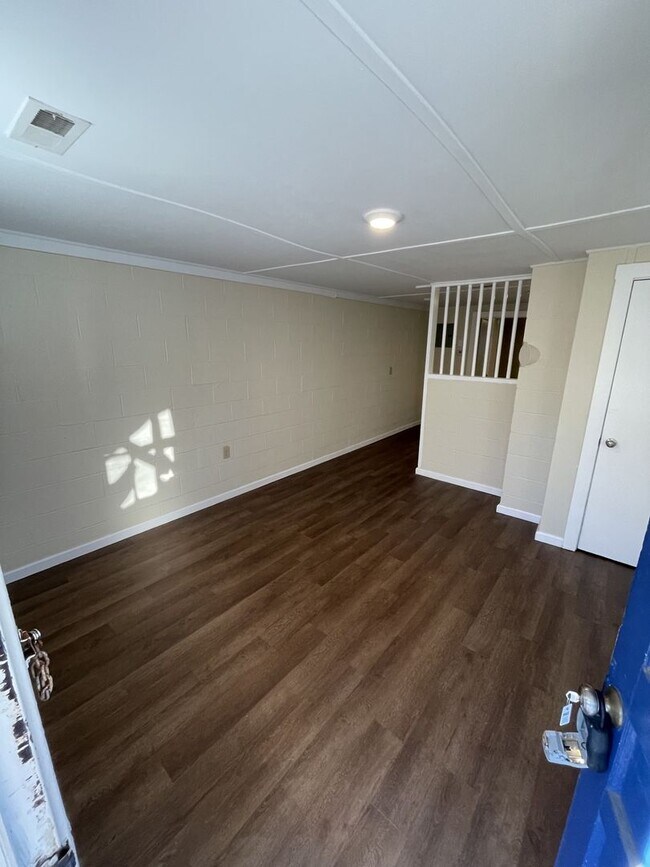 Building Photo - 1 Bedroom 1 Bathroom