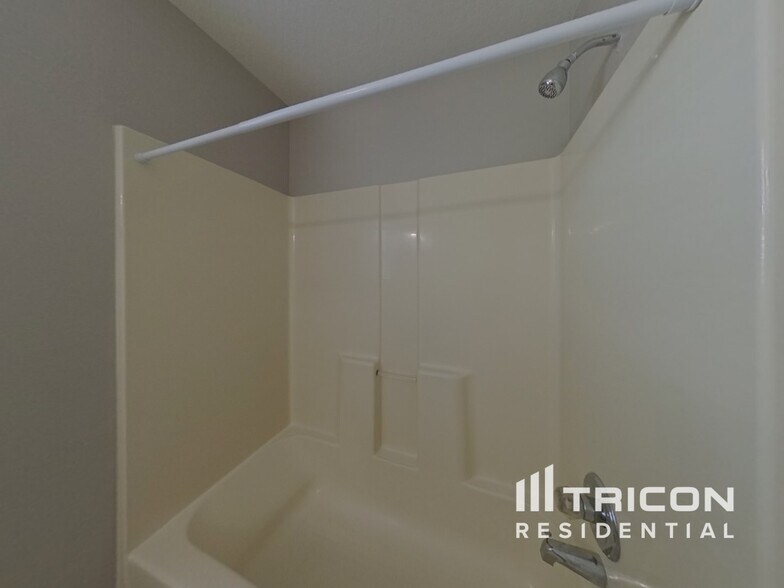 Building Photo - 10454 River Bream Dr
