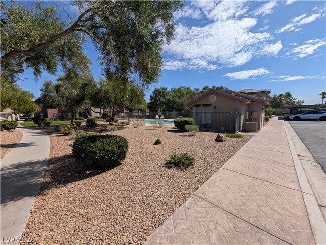 Building Photo - 8000 W Badura Ave
