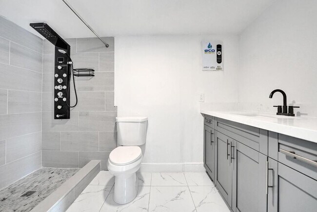 Building Photo - 1836 SW 9th Ave