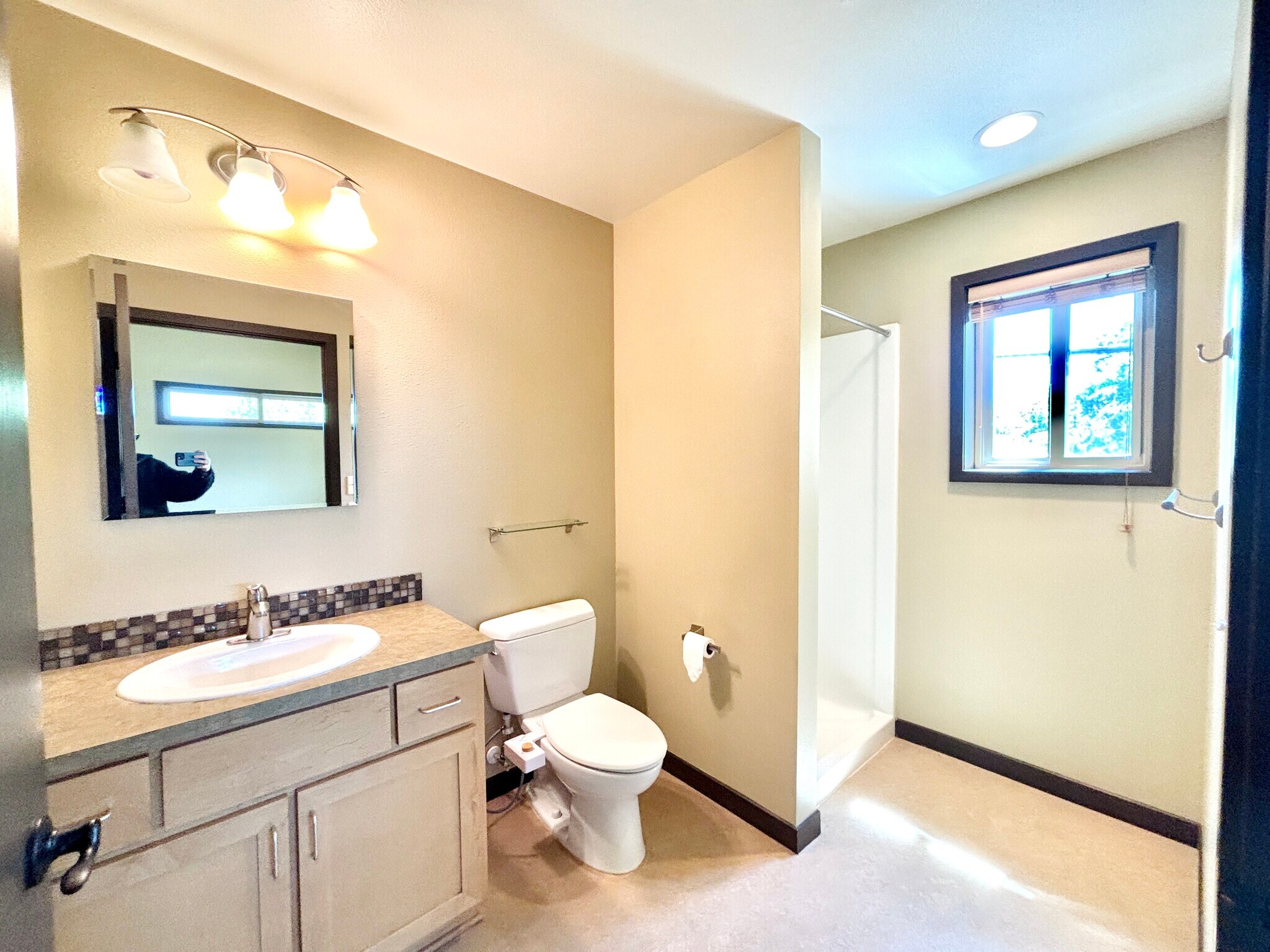 Building Photo - 1127 Broadway St NE