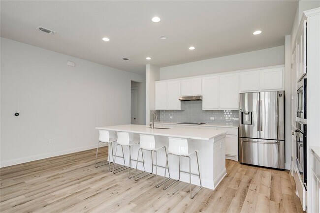 Building Photo - 9813 Evening Canopy Dr