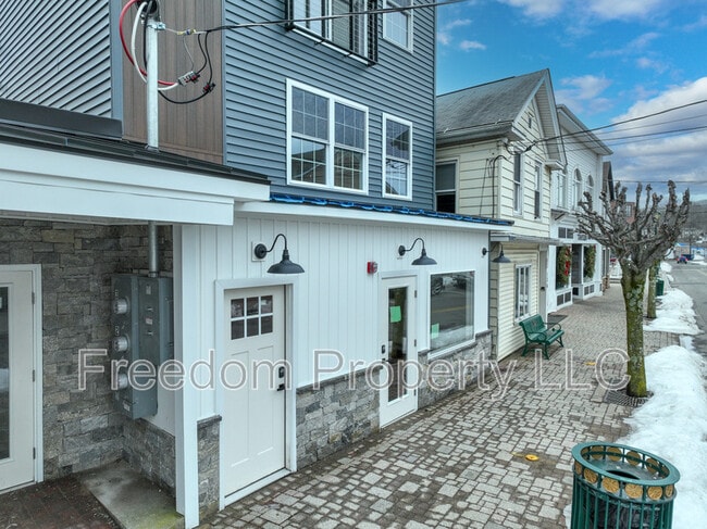 Building Photo - 130 Center St