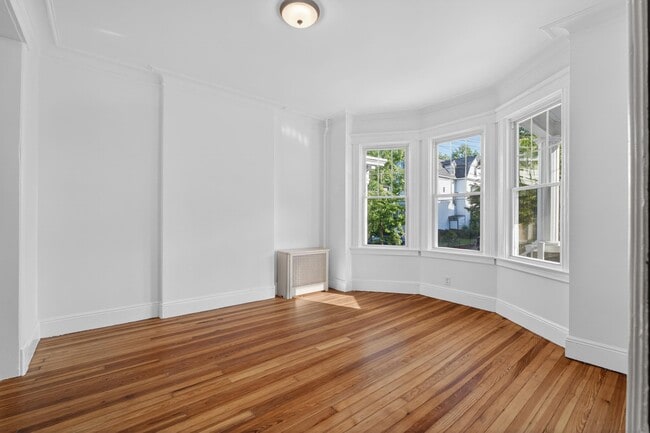 Building Photo - 42 Duer Pl
