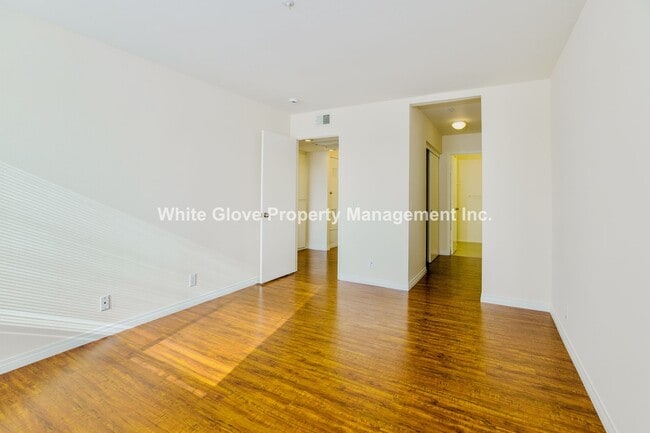 Building Photo - 2 Bedroom Condo in Gated Garden Grove Complex