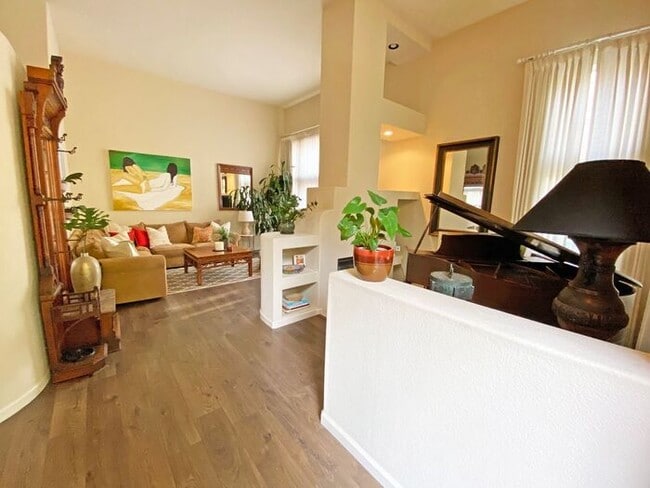 Building Photo - 478 Mill River Ln