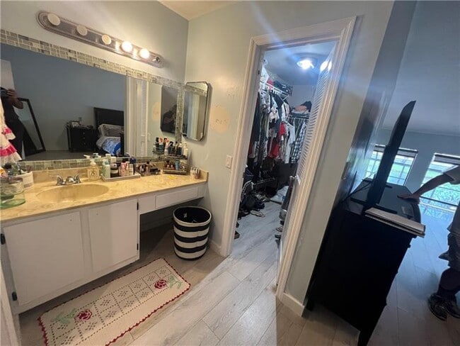 Building Photo - 211 NW 45th Ave