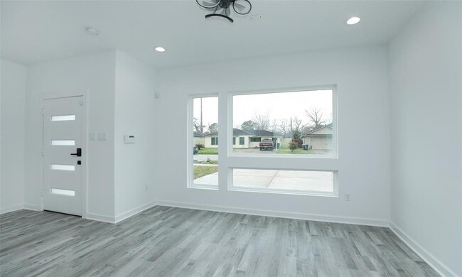 Building Photo - 9315 Ashville Dr