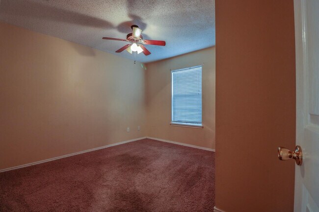 Building Photo - 801 Ironton Dr