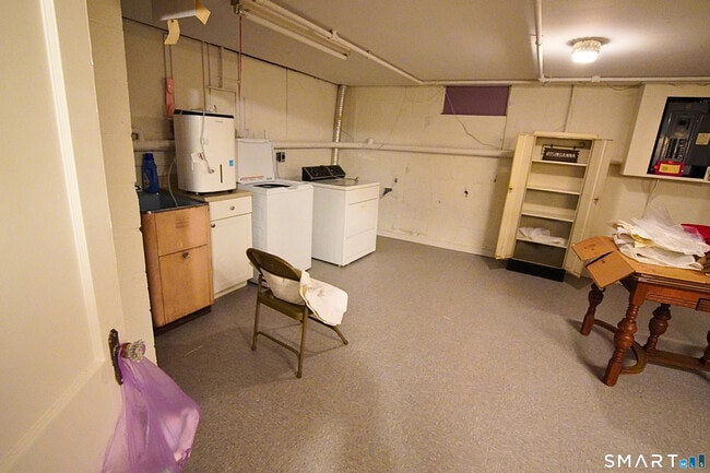 Building Photo - 30 Day Spring Ave