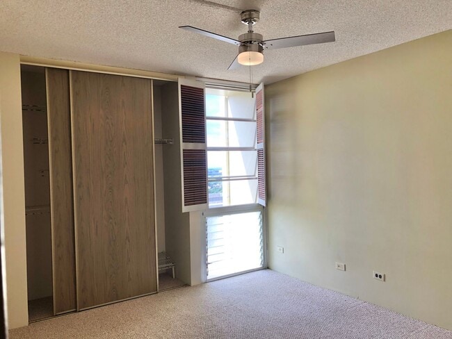 Building Photo - Century West 2 bedroom 2 bathroom 1 covere...