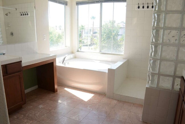 Building Photo - "Spacious 4-Bedroom Oasis with Granite Touches and Cozy Fireplace in Las Vegas!"