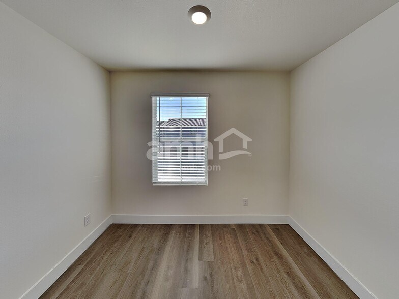 Building Photo - 7786 Hickory King Ave