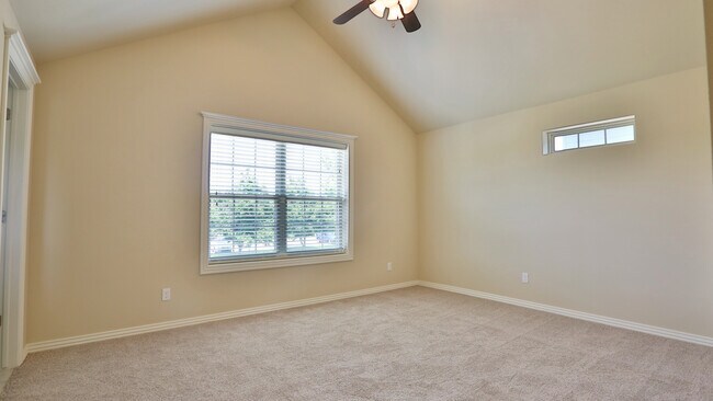 Building Photo - 438 S Sang Ave