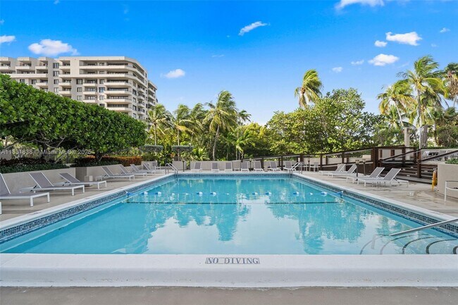 Building Photo - 251 Crandon Blvd