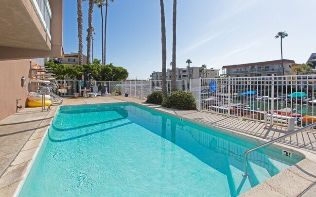 Building Photo - Condo on Beautiful Carlsbad Lagoon!!