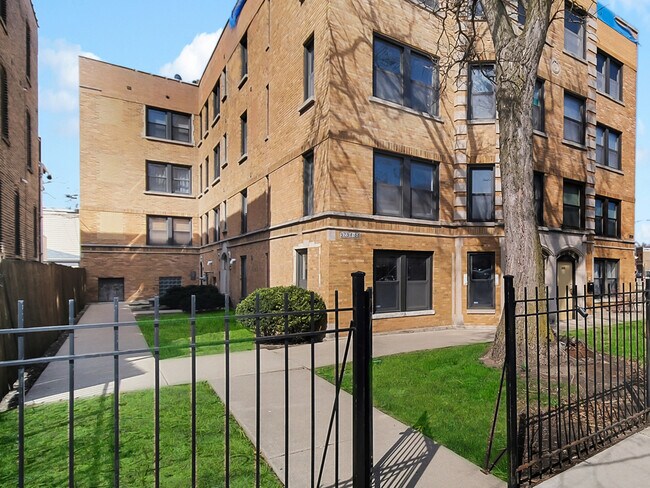 Building Photo - 3756 N Bernard St