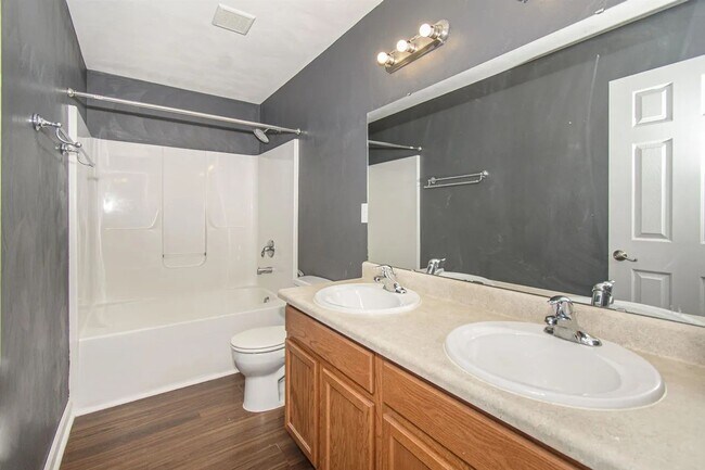 Building Photo - 1075 New Village Dr NW