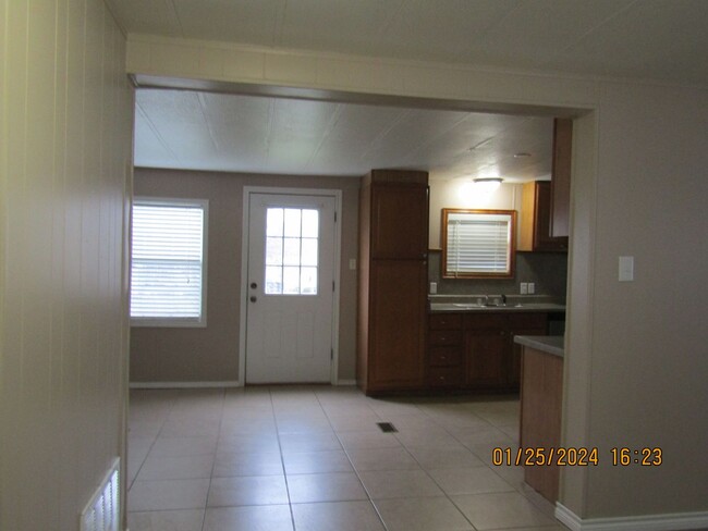 Building Photo - Very Nice Double Wide Home located in Cach...