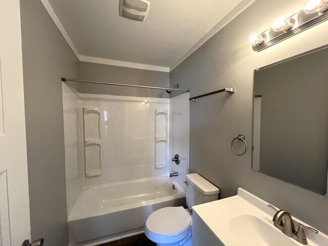 Building Photo - **NEW PRICE and $750 Incentive** Totally Renovated! Great 2 Bed 1 Bath Home in South Nashville!