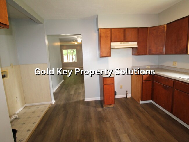 Building Photo - 3 Bed 1 Bath Home For Rent W/ Basement! (S...