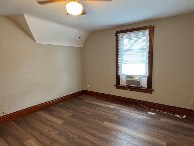 Building Photo - 1721 W 16th St