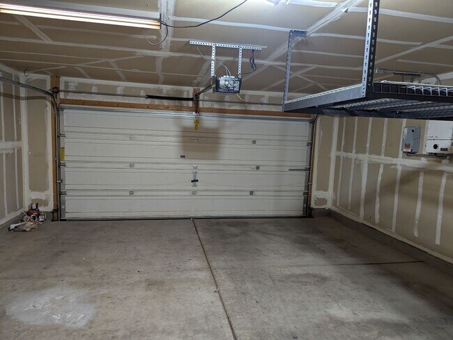 Building Photo - Great Northwest Home with Solar!