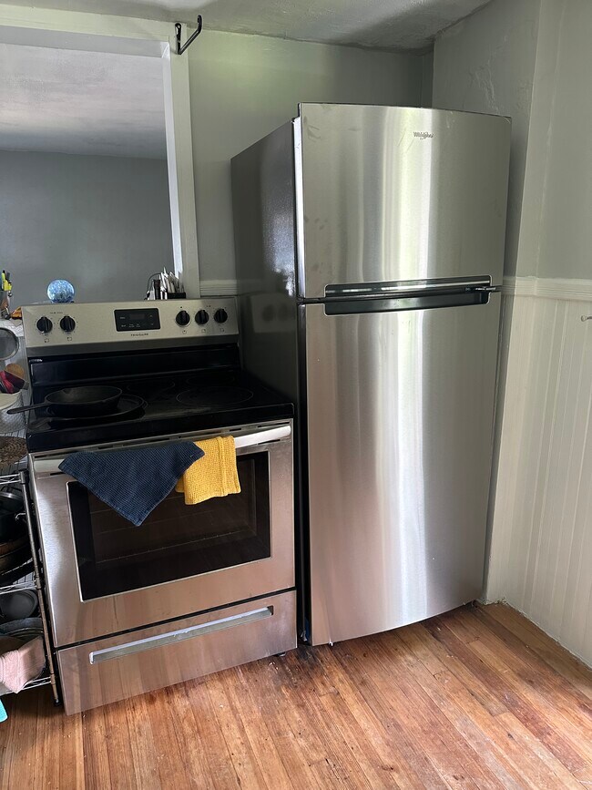 Building Photo - 24 Walnut St