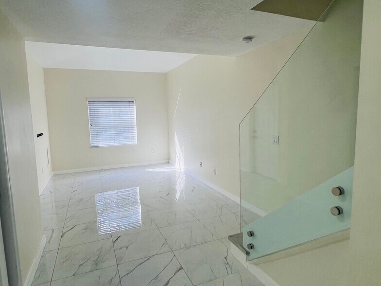 Building Photo - 4950 White Mangrove Way E