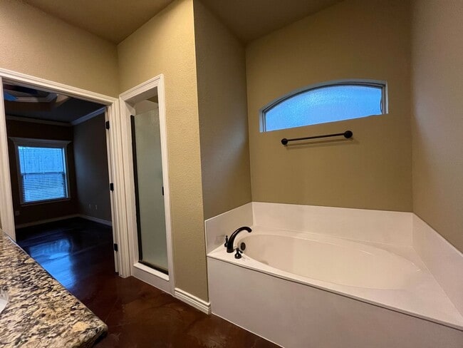 Building Photo - AVAILABLE NOW:  3 bedroom house