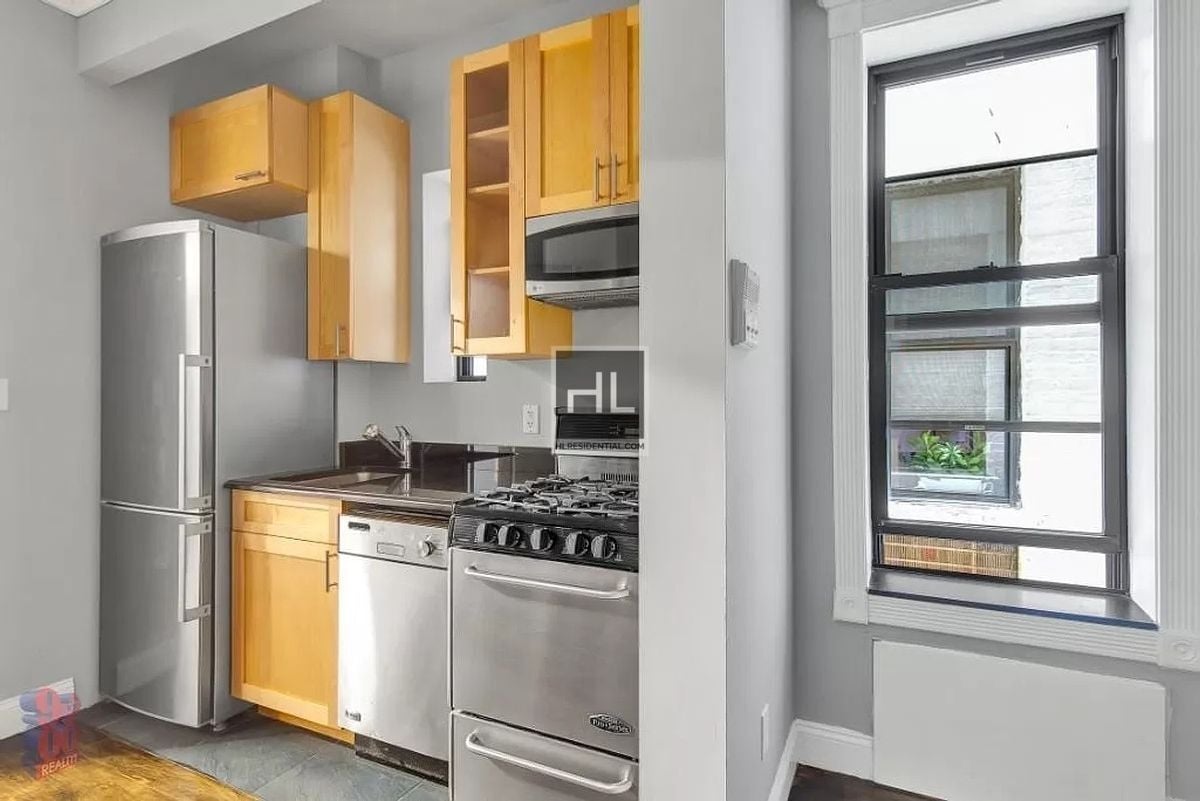 Building Photo - E 25TH ST.