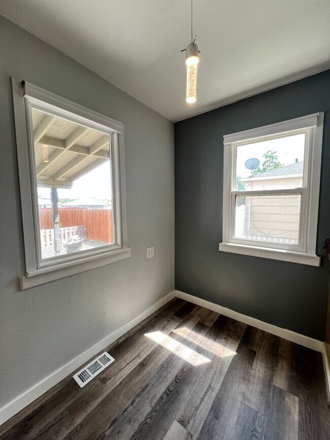 Building Photo - 2 Bed 1 Bath Home w/ Huge Shop For Rent!!!