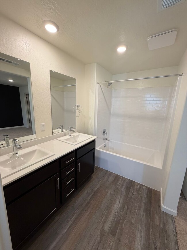 Building Photo - Beautiful New Home for rent in Tulare!